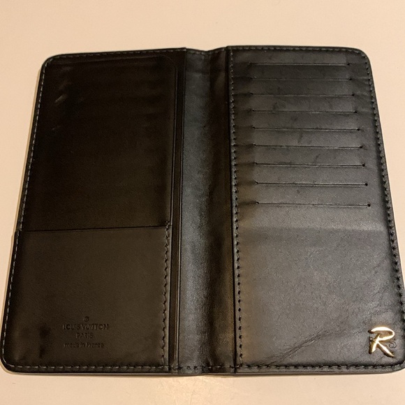 Louis Vuitton Mens Wallet or checkbook - Picture 8 of 14